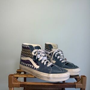 Suede and geometric design shoes